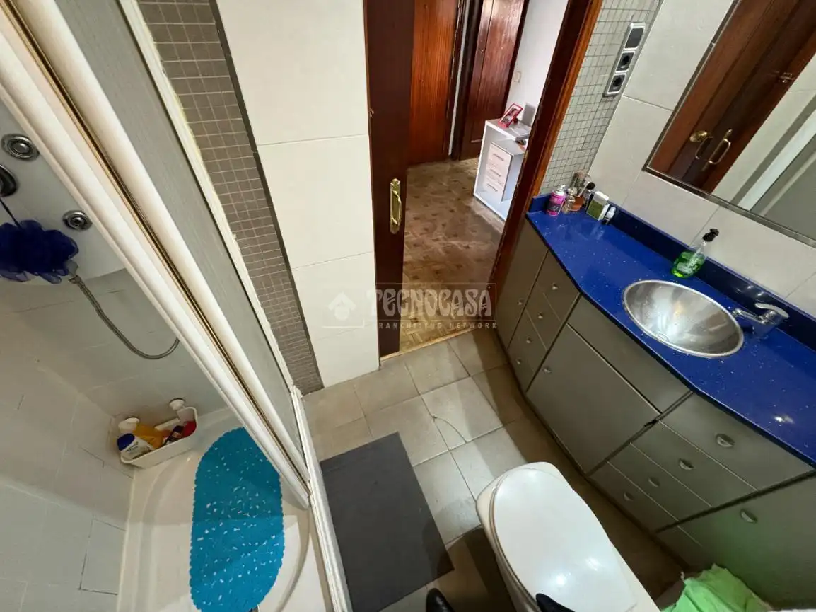 Bathroom of Flat for sale in Madrid  with Air Conditioner