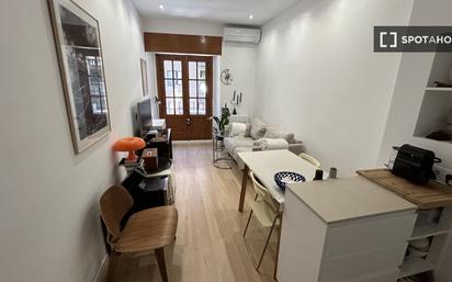 Flat to rent in Trafalgar