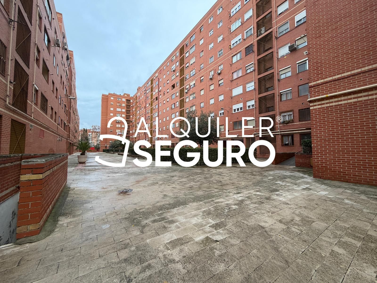 Vista exterior de Pis de lloguer en  Madrid Capital amb Aire condicionat, Calefacció i Moblat