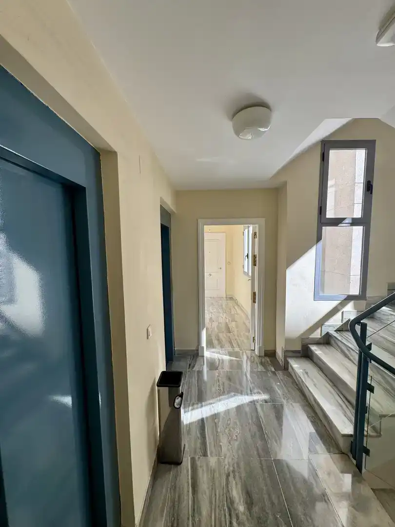 Wohnung zur Miete in  Sevilla Capital mit Klimaanlage, Schwimmbad und Balkon