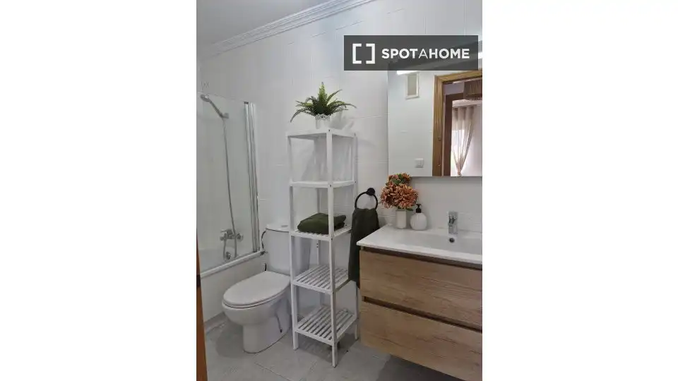 Bany de Apartament per a compartir en Santa Pola amb Aire condicionat, Terrassa i Moblat
