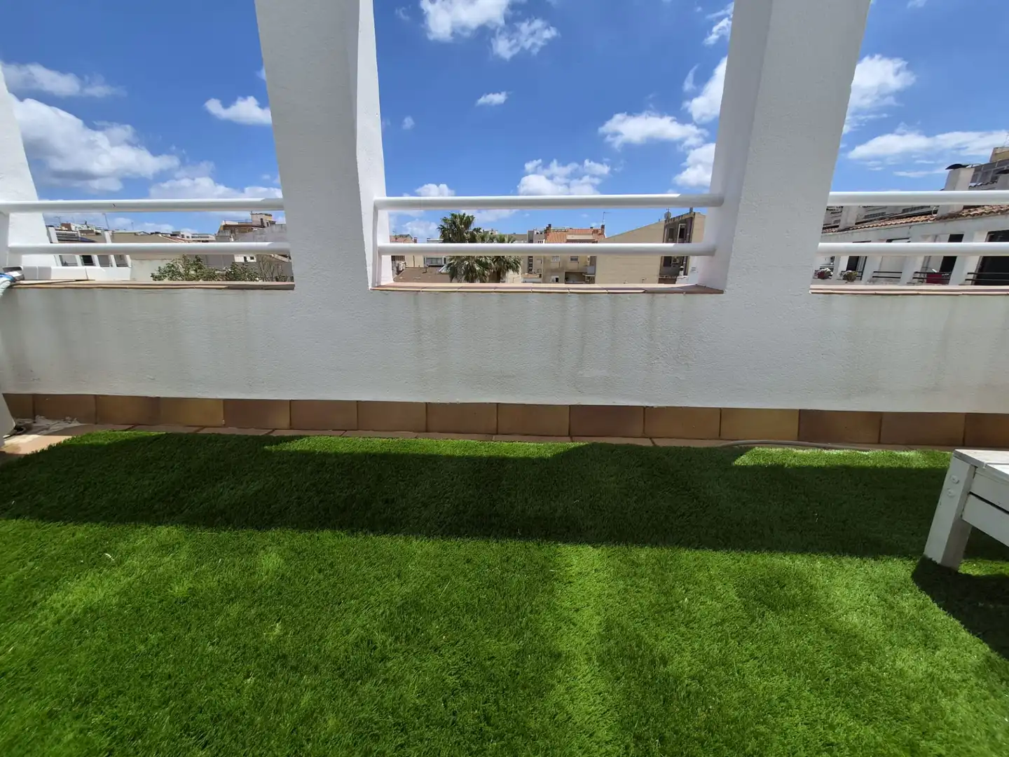 Terrasse von Einfamilien-Reihenhaus zum Verkauf in Calella mit Klimaanlage, Heizung und Privatgarten