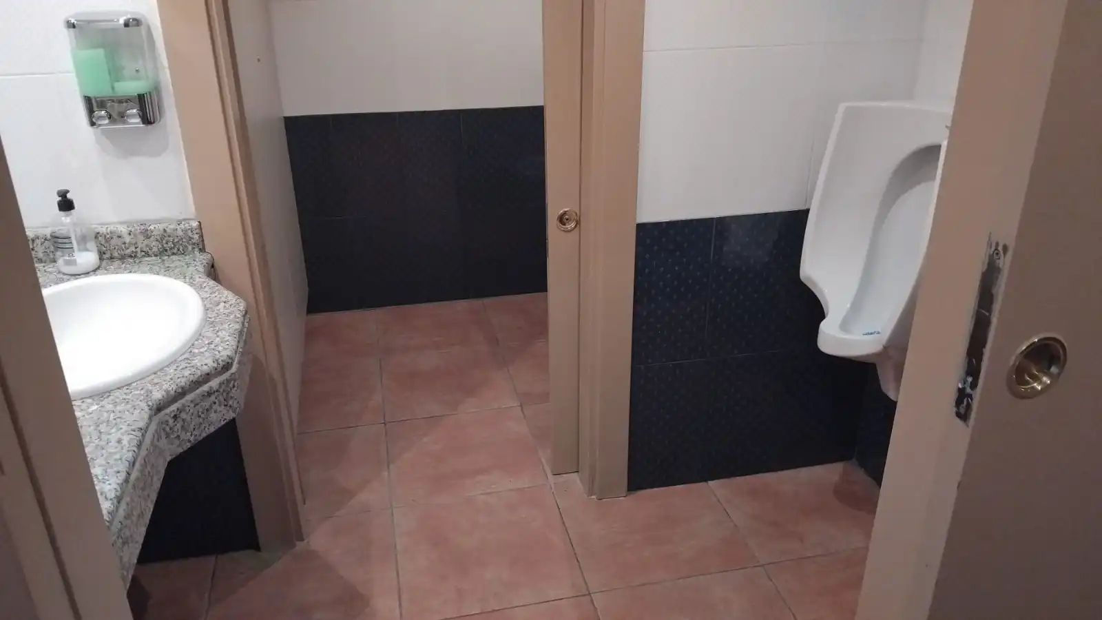 Bathroom of Commercial properties for rent in Berriozar  with Air Conditioner, Heating and Furnished