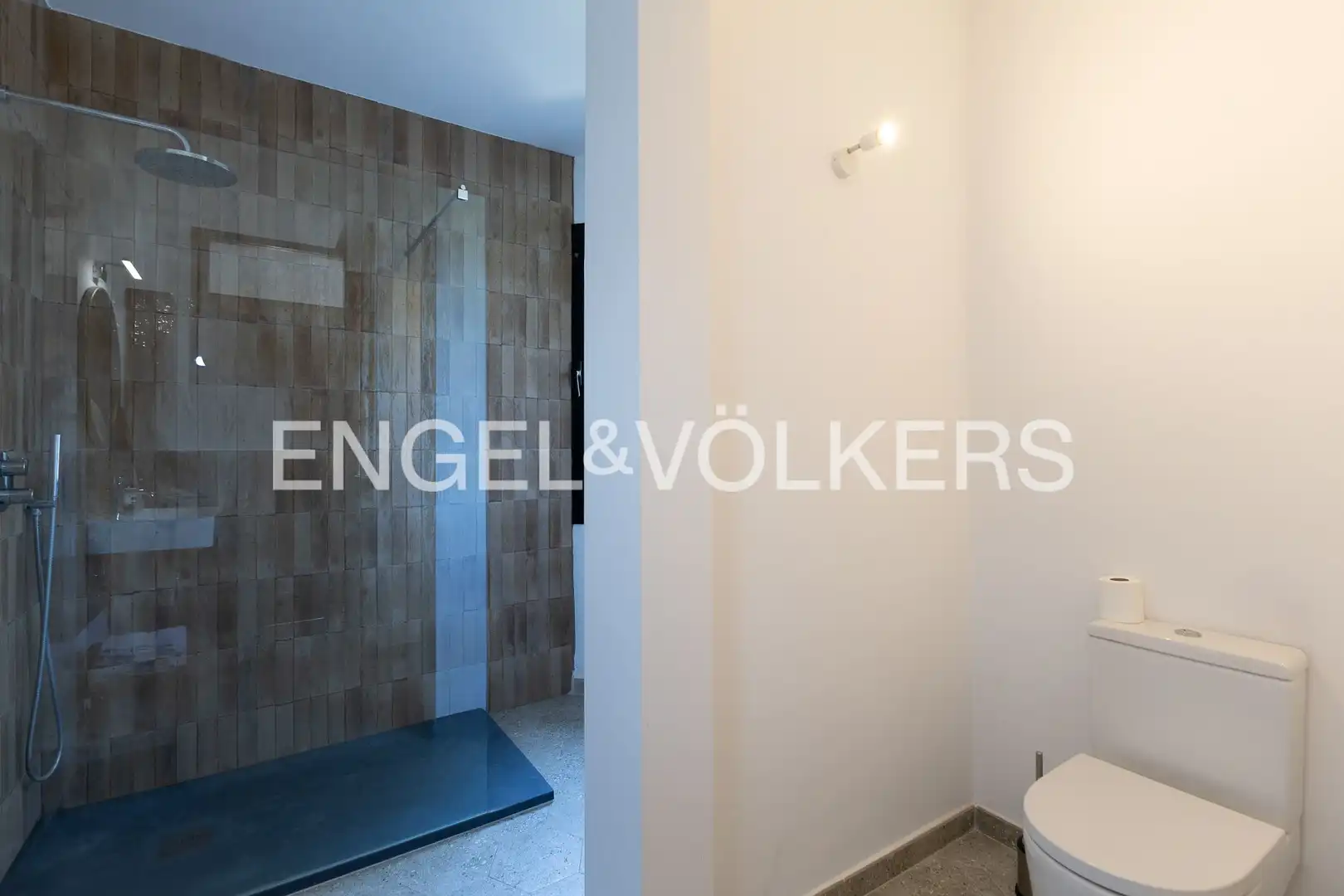 Baño de Finca rústica en venta en Vilanova i la Geltrú con Calefacción, Jardín privado y Terraza