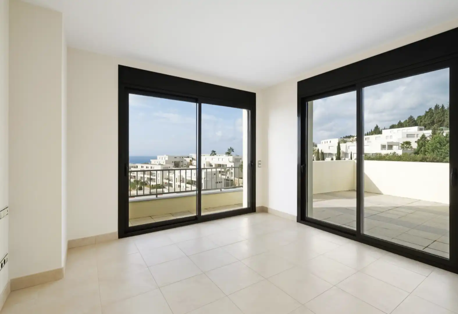 Dúplex con piscina en venta en Urbanizacion los Altos de los Monteros 11, imagen 3