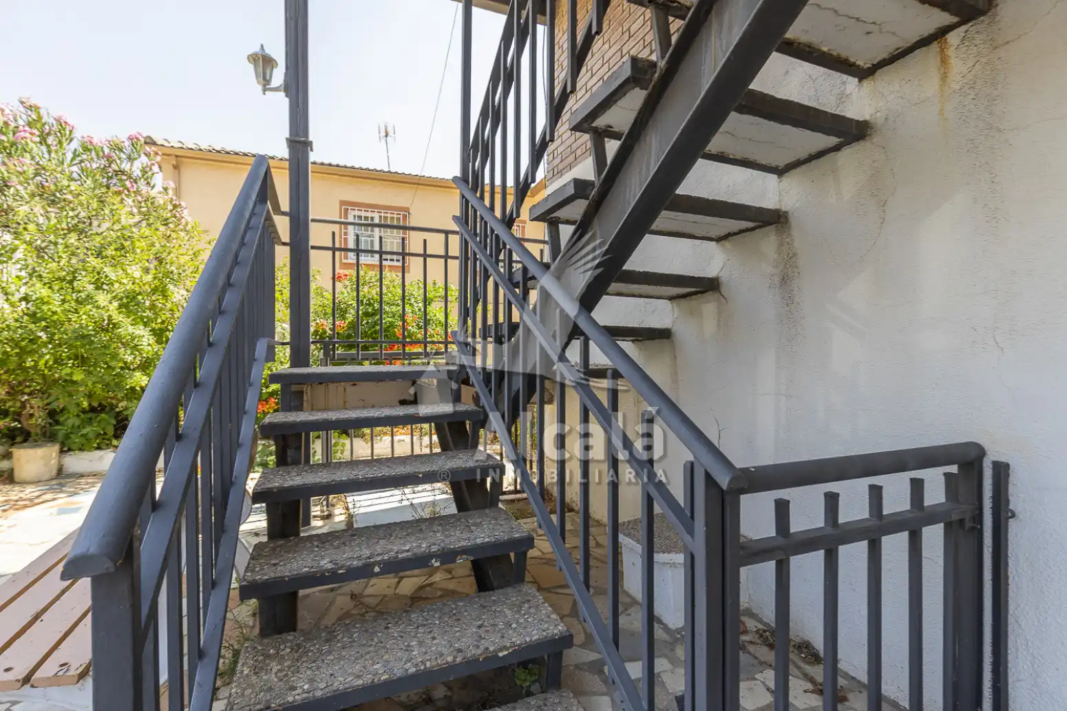 Vista exterior de Casa o xalet en venda en Villalbilla amb Aire condicionat, Calefacció i Jardí privat