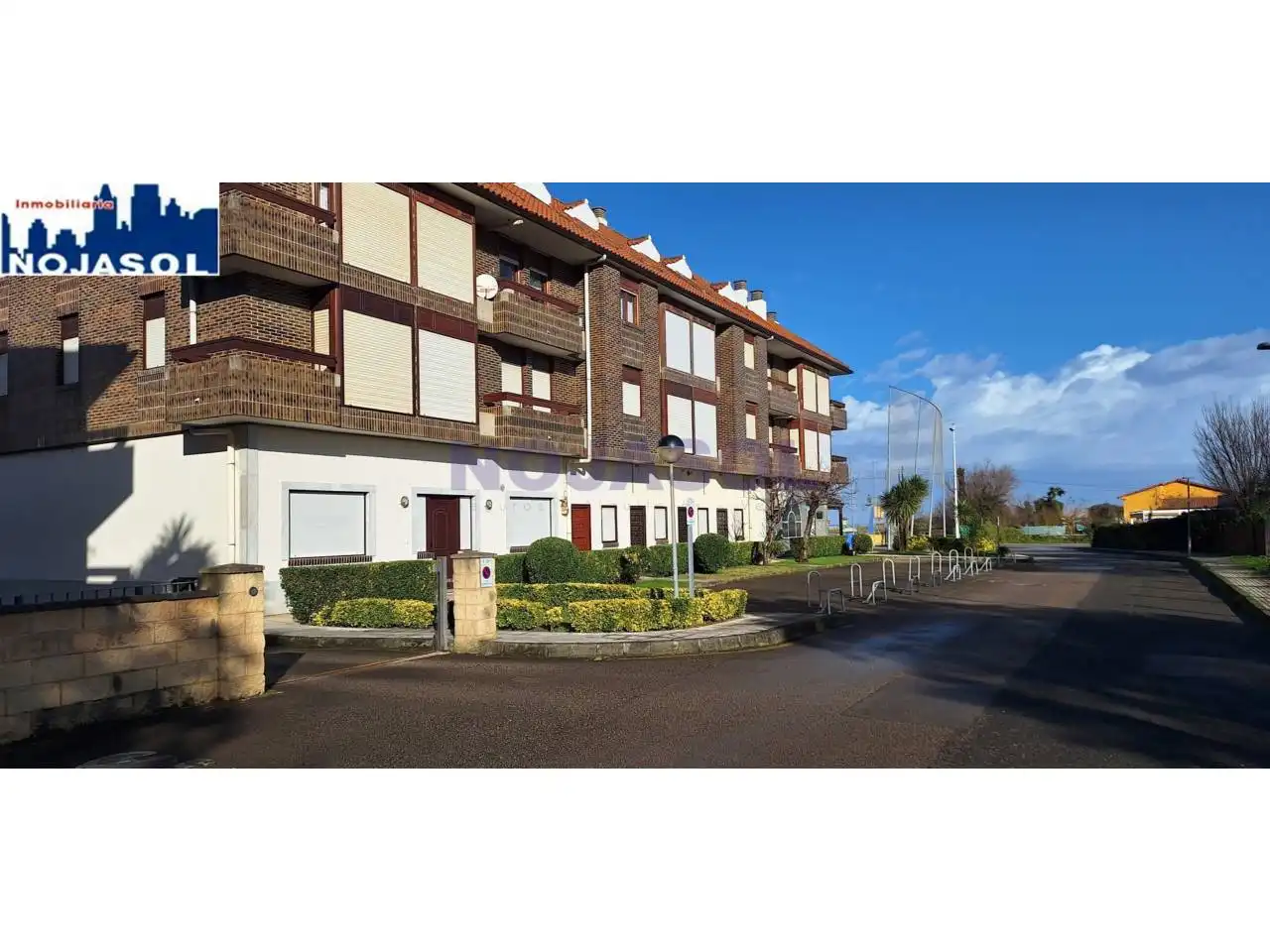 Vista exterior de Dúplex de lloguer en Noja amb Calefacció, Terrassa i Moblat
