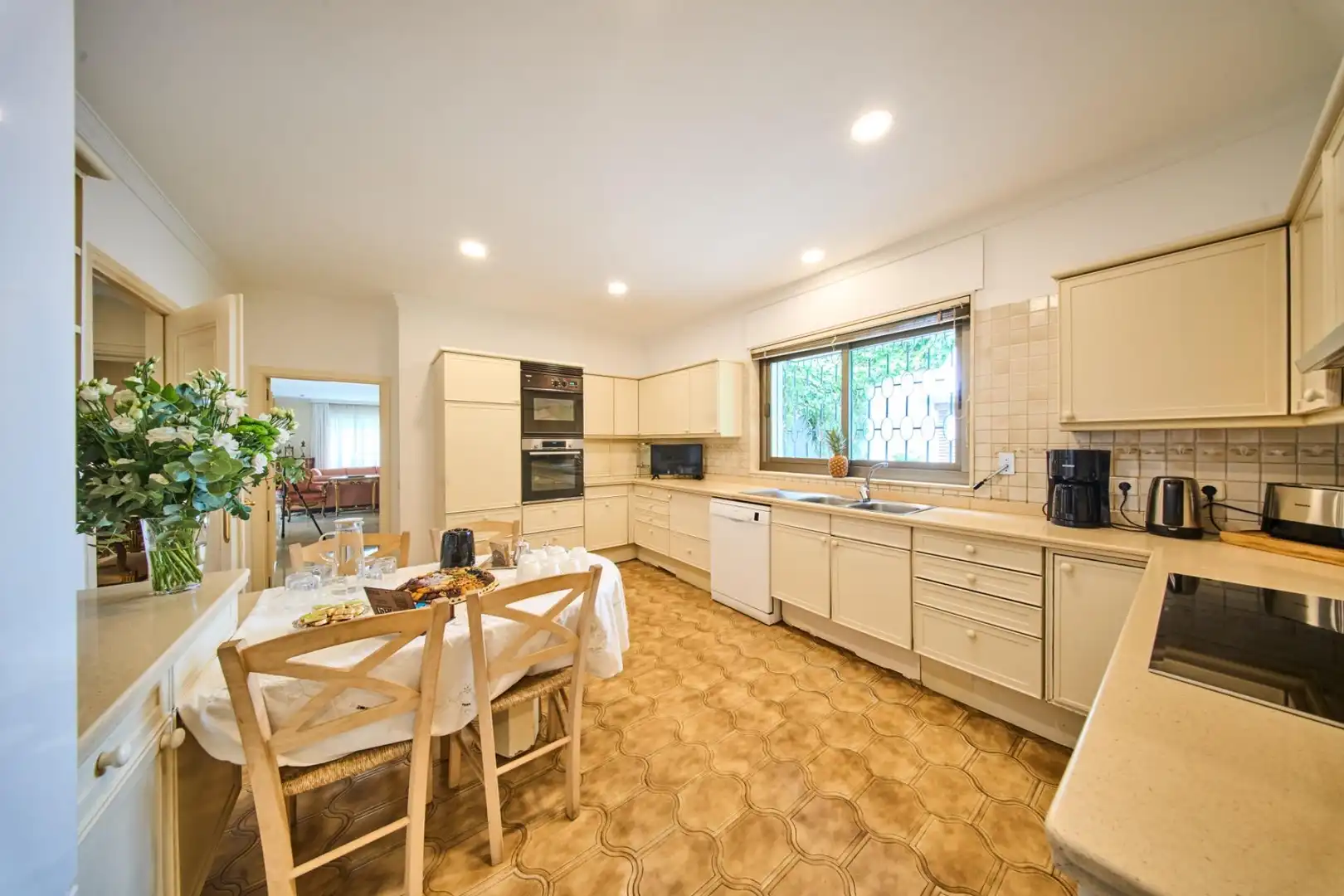 Cocina de Casa o chalet en venta en Marbella con Aire acondicionado, Calefacción y Jardín privado