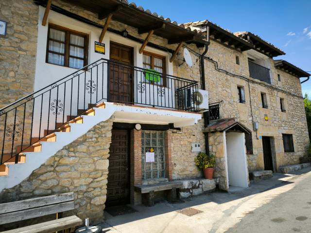 Casa adosada en Venta en Lalastra Real en Valdegovia / Gaubea