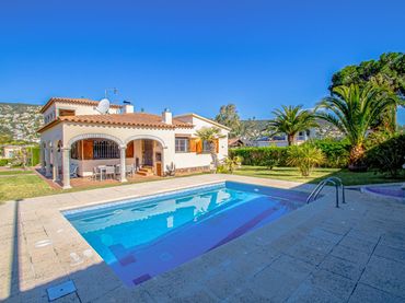 Casa amb piscina en venda a OLOT 42
