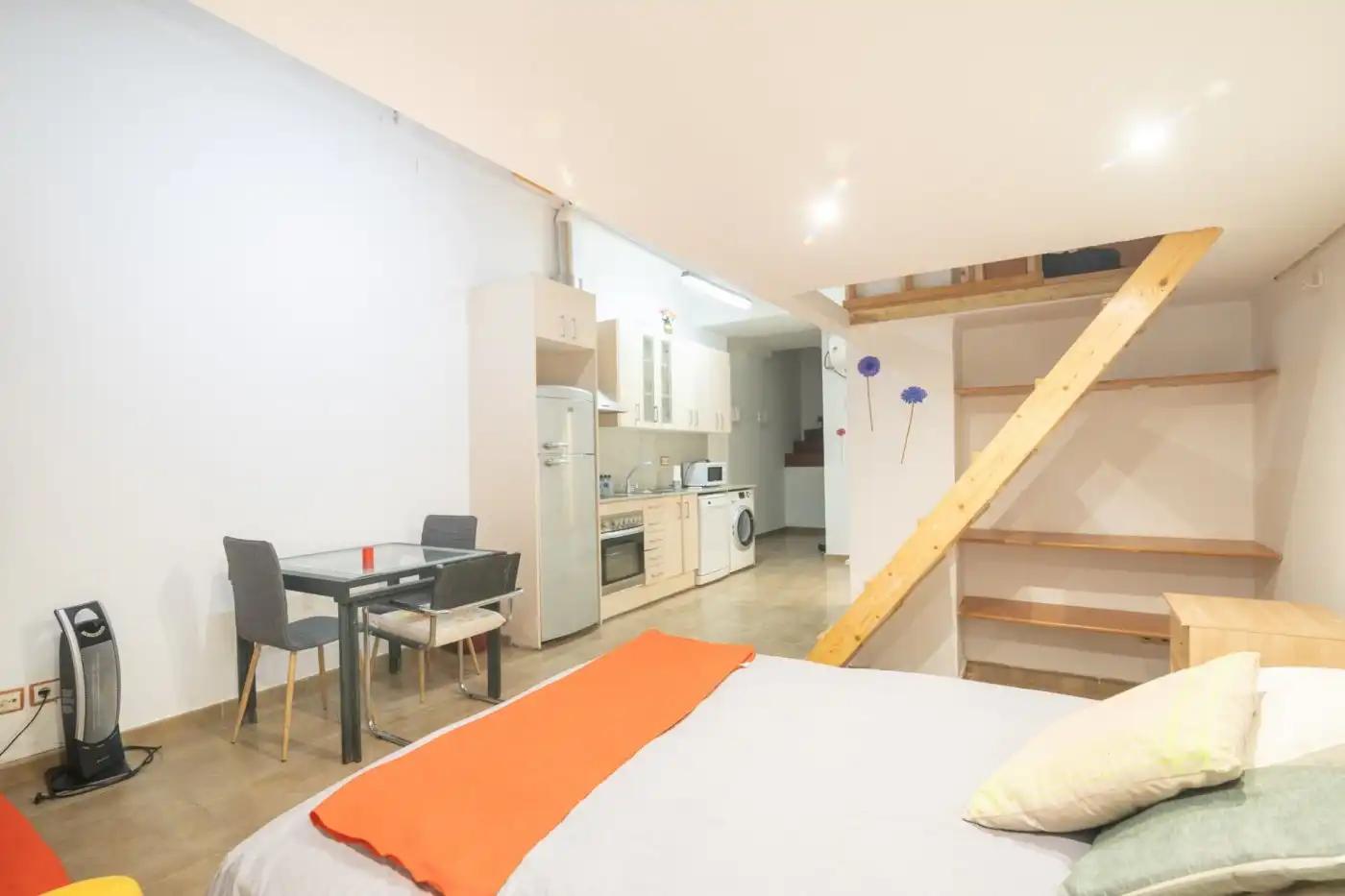Habitación de Estudio en venta en Barcelona con Aire acondicionado, Calefacción y Amueblado
