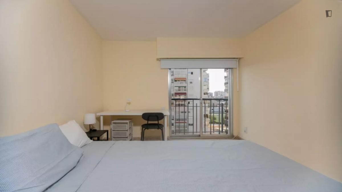 Dormitori de Apartament per a compartir en  Valencia Capital amb Calefacció, Moblat i Microones