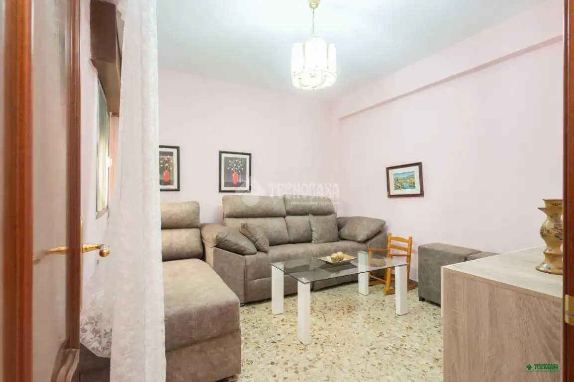 Sala d'estar de Pis en venda en Almería amb Calefacció i Balcó