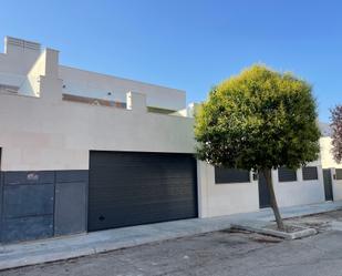 Vista exterior de Casa o xalet en venda en Paracuellos de Jarama amb Calefacció, Jardí privat i Terrassa