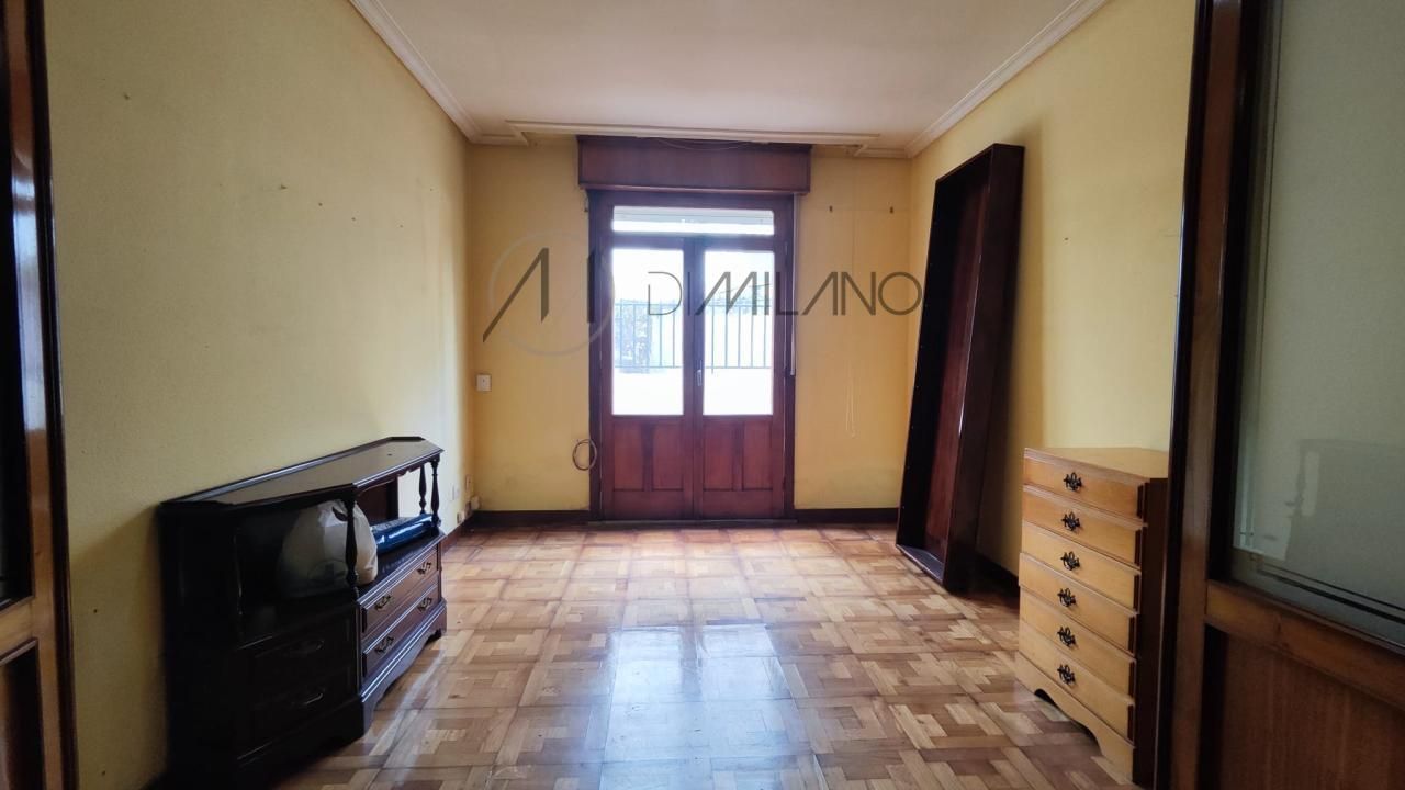 Sala d'estar de Pis en venda en Vigo  amb Parquet, Terrassa i Traster