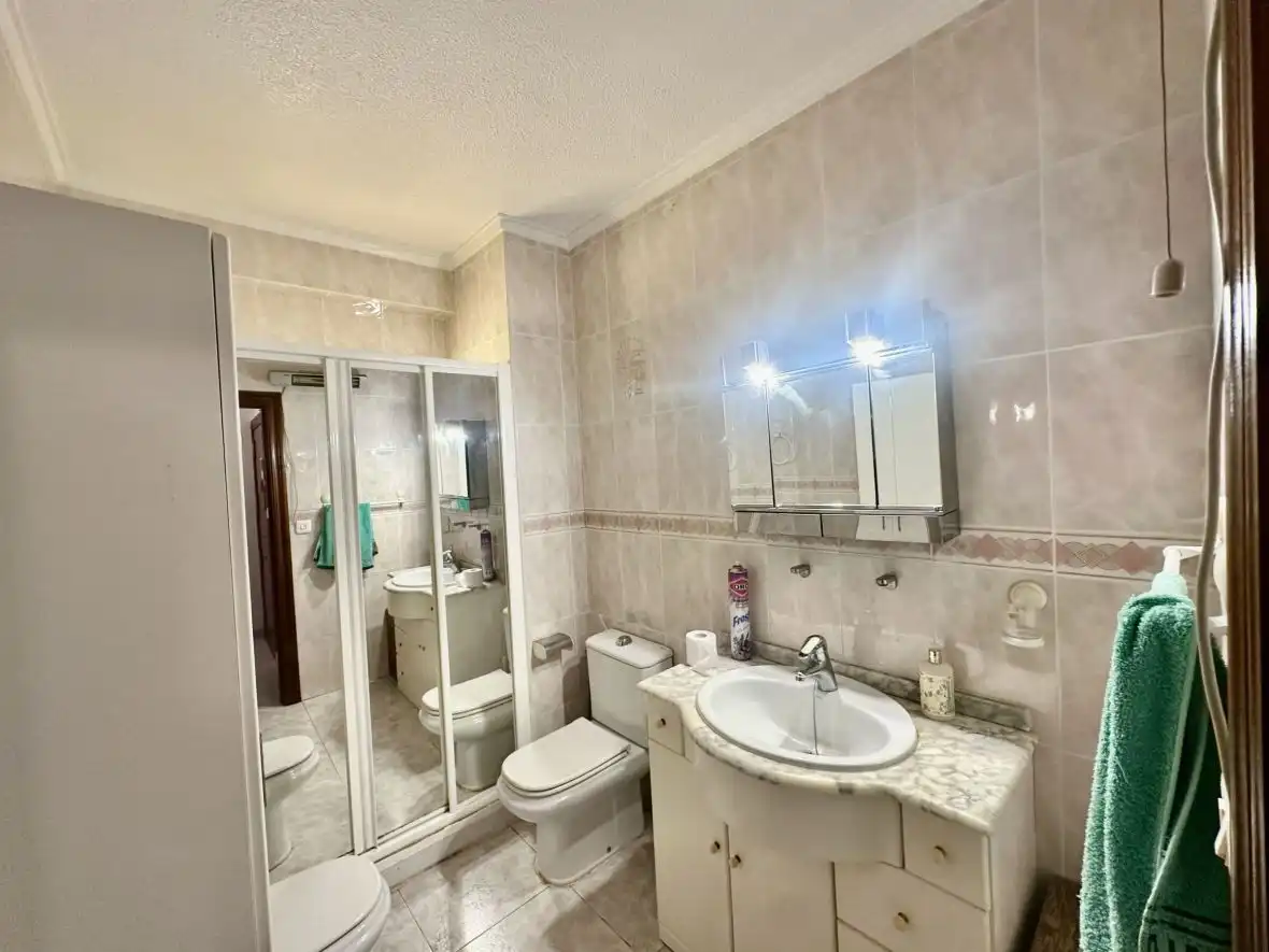 Badezimmer von Wohnungen zum Verkauf in Santa Pola mit Heizung, Terrasse und Abstellraum