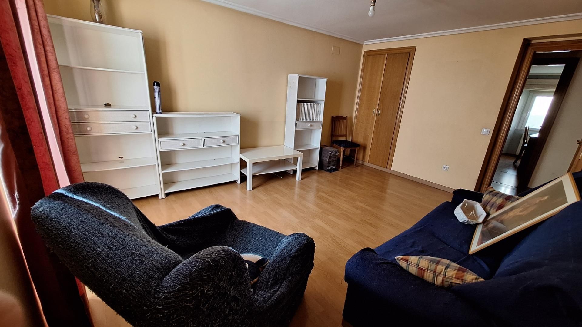 Sala d'estar de Apartament en venda en Burgos Capital amb Balcó