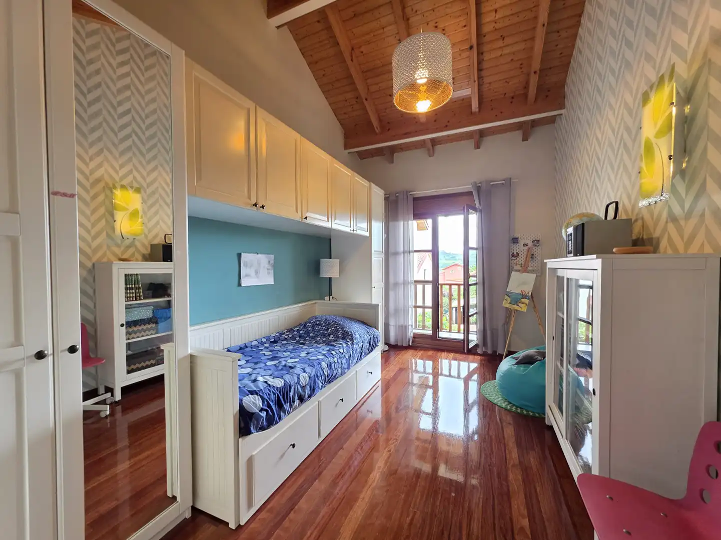 Schlafzimmer von Haus oder Chalet zum Verkauf in Sariego mit Heizung, Parkett und Terrasse