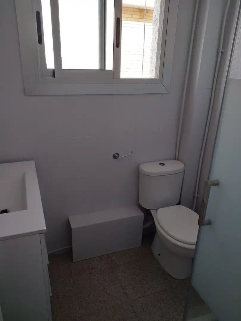 Baño de Apartamento de alquiler en Santa Pola con Aire acondicionado, Calefacción y Terraza
