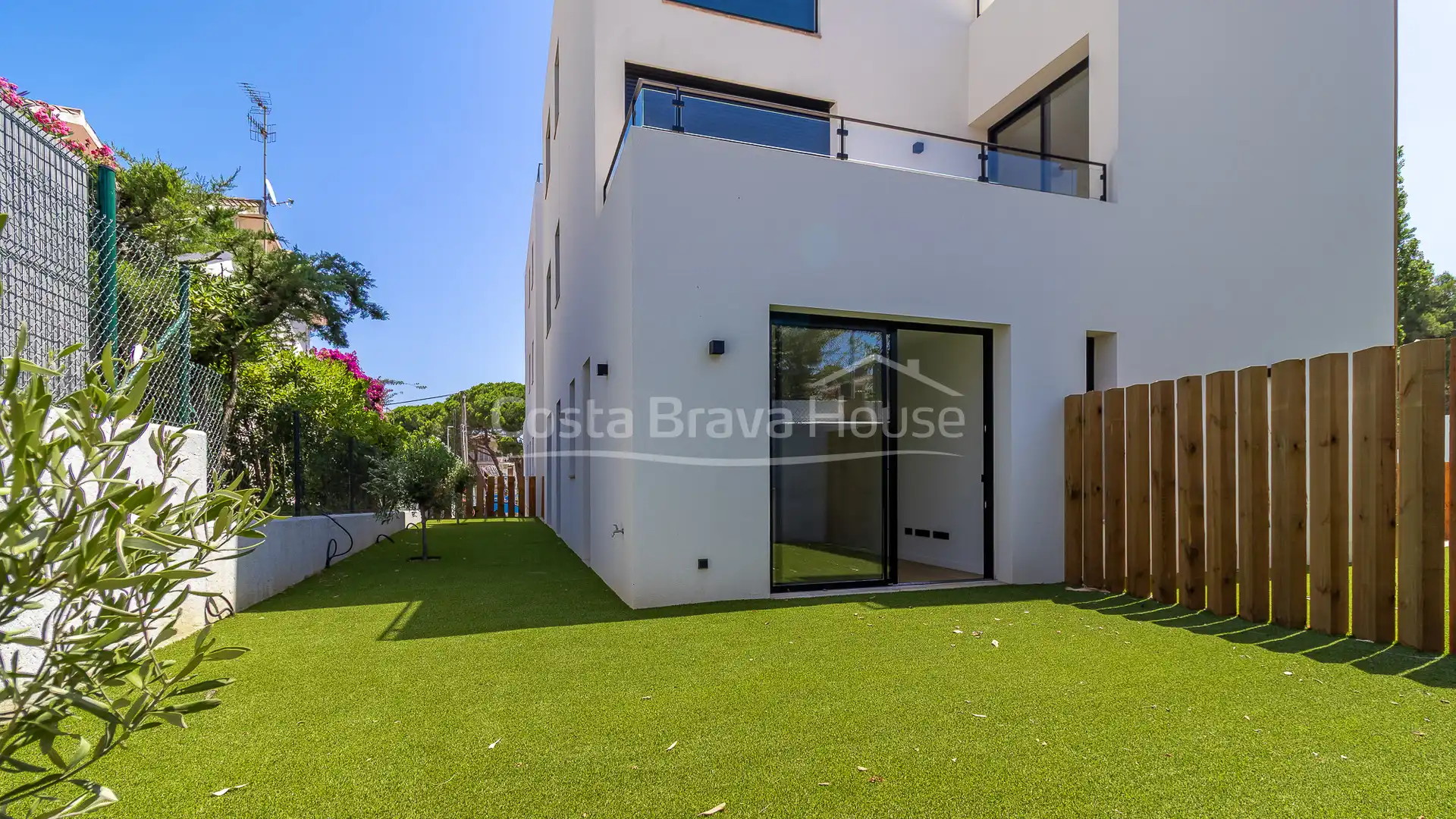 Terrassa de Apartament en venda en Palamós amb Aire condicionat, Calefacció i Jardí privat