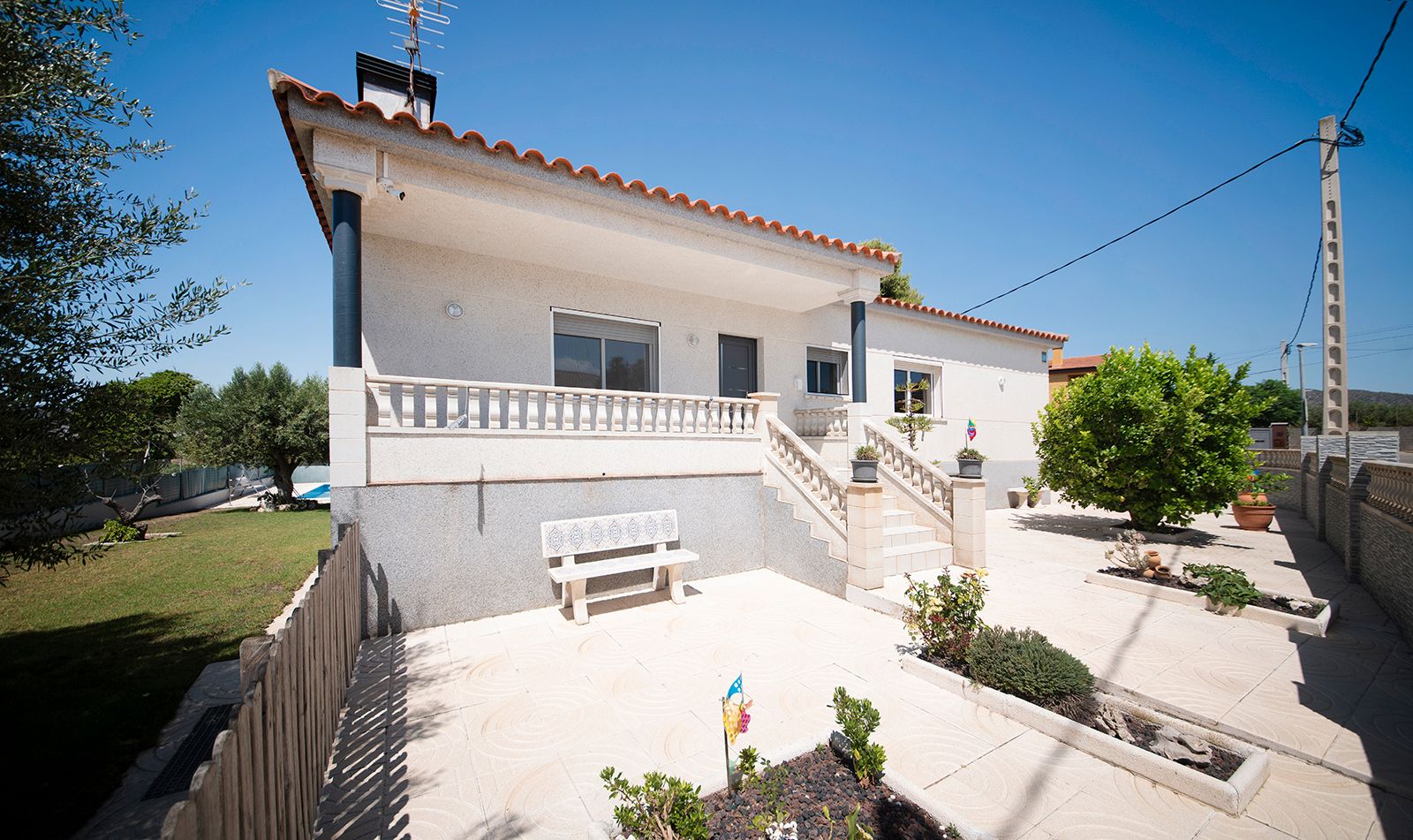 Vista exterior de Casa o xalet en venda en Banyeres del Penedès amb Aire condicionat, Calefacció i Jardí privat