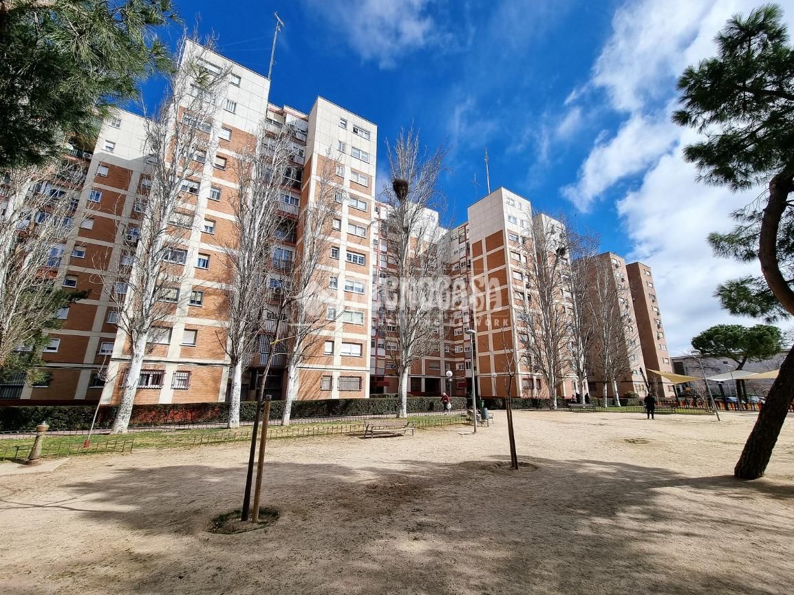 Exterior view of Flat for sale in Móstoles  with Air Conditioner, Heating and Parquet flooring