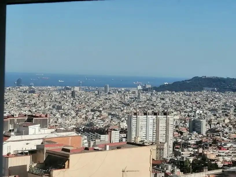 Vista exterior de Piso en venta en Barcelona con Calefacción, Balcón y Alarma