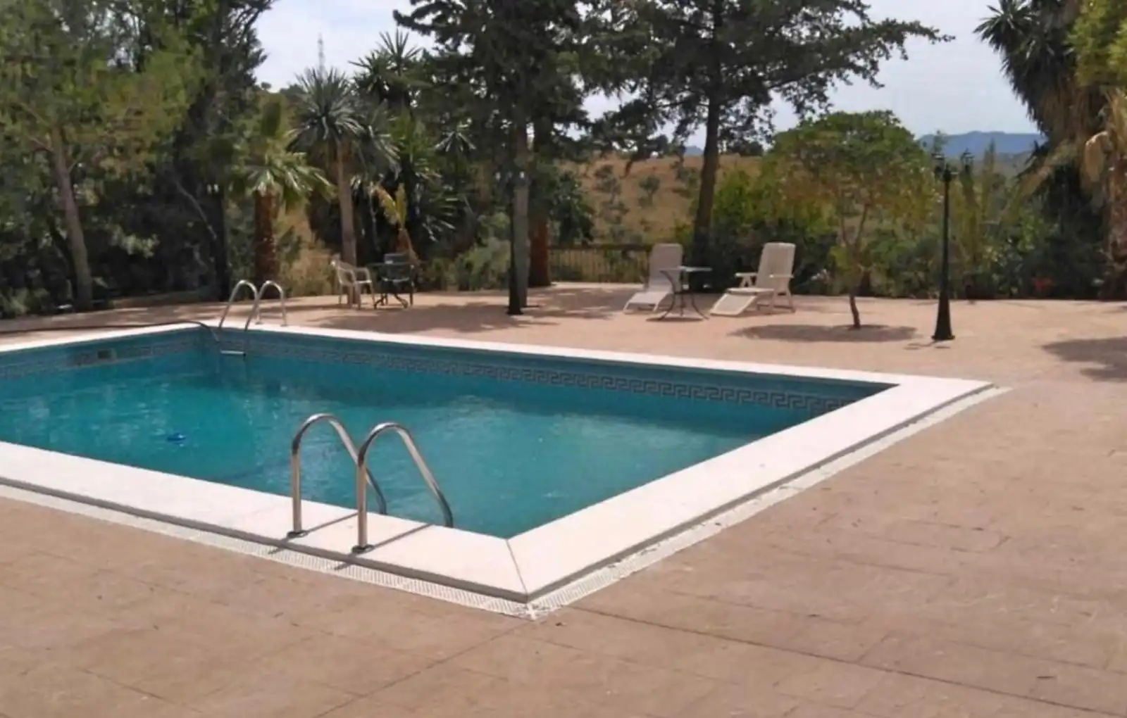 Piscina de Finca rústica en venta en Málaga con Jardín privado, Horno y TV