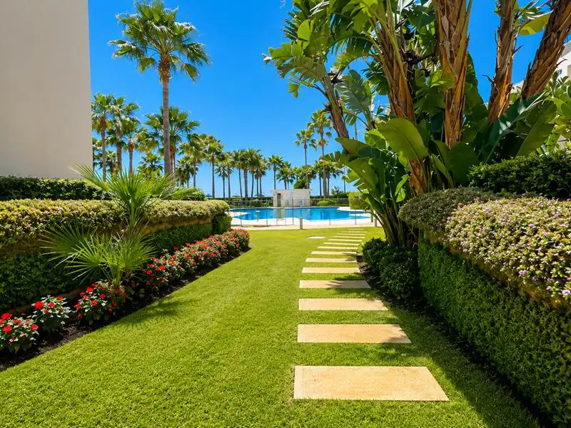 Jardí de Pis de lloguer en Estepona amb Jardí privat, Terrassa i Moblat