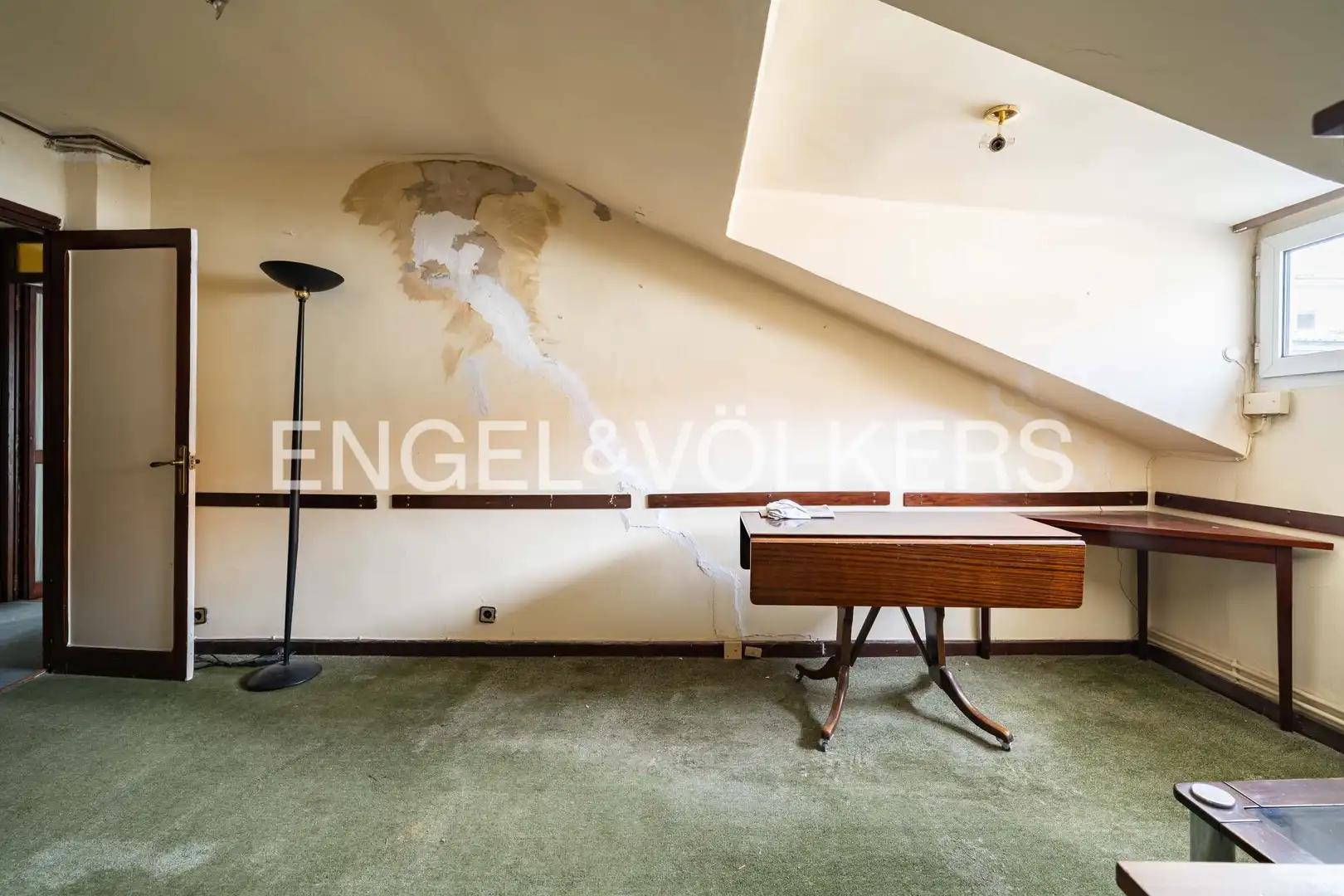 Wohnzimmer von Dachboden zum Verkauf in Santander mit Heizung