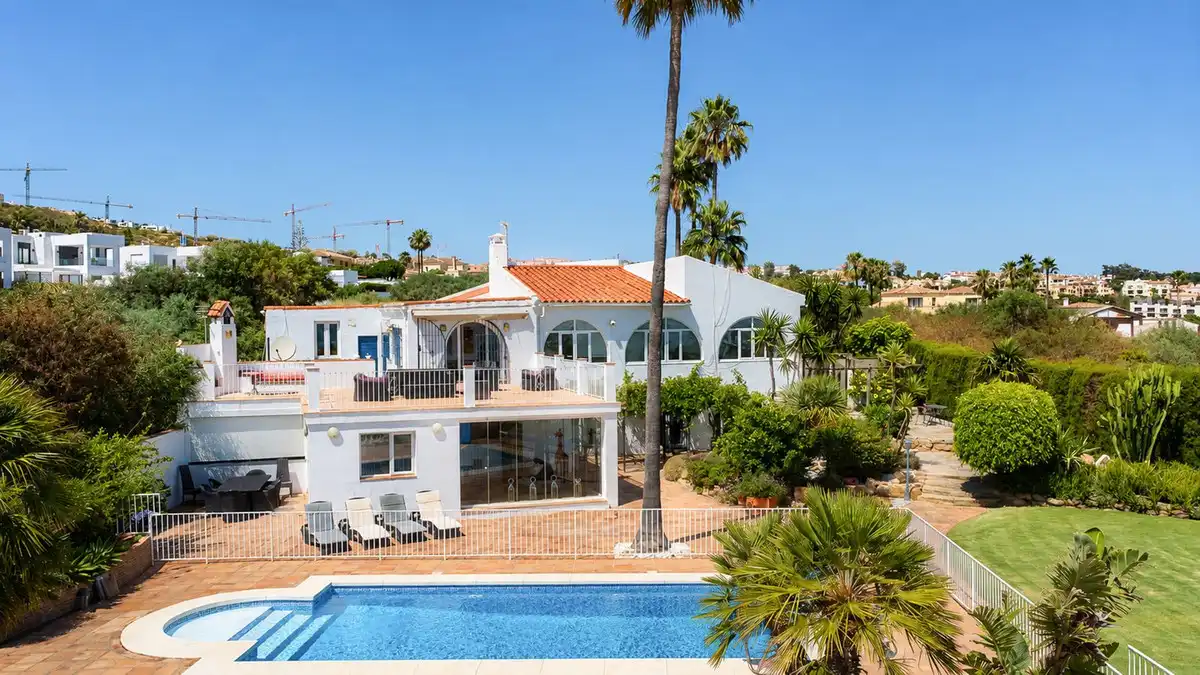 Vista exterior de Casa o chalet en venta en Sotogrande con Aire acondicionado, Jardín privado y Terraza