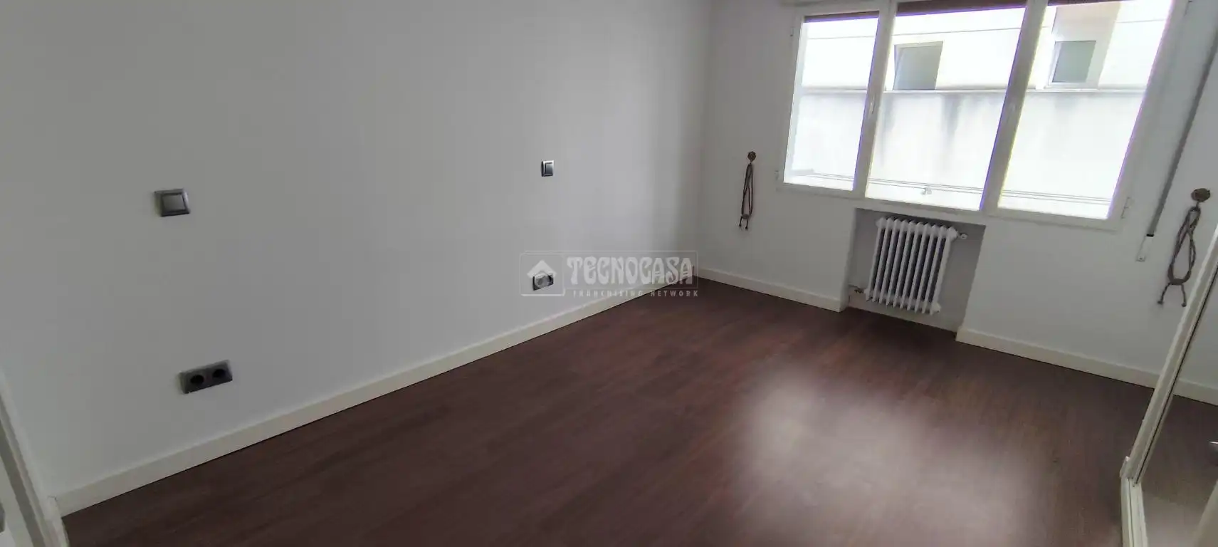 Habitación de Piso en venta en Madrid con Balcón