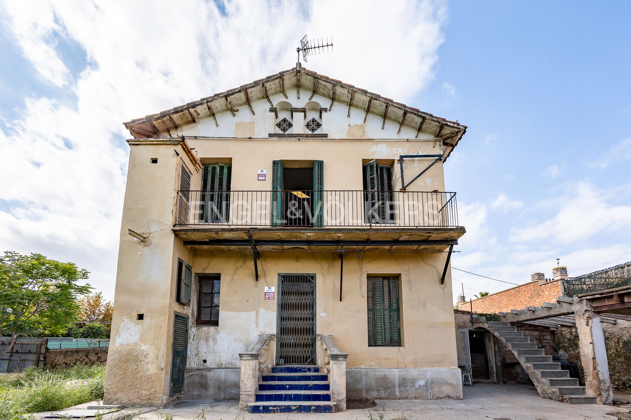 Vista exterior de Casa adosada en venda en Sant Vicenç Dels Horts amb Calefacció, Jardí privat i Balcó