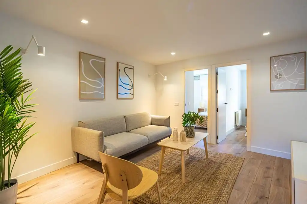 Room in Calle del Arroyo, 30, Valdeacederas