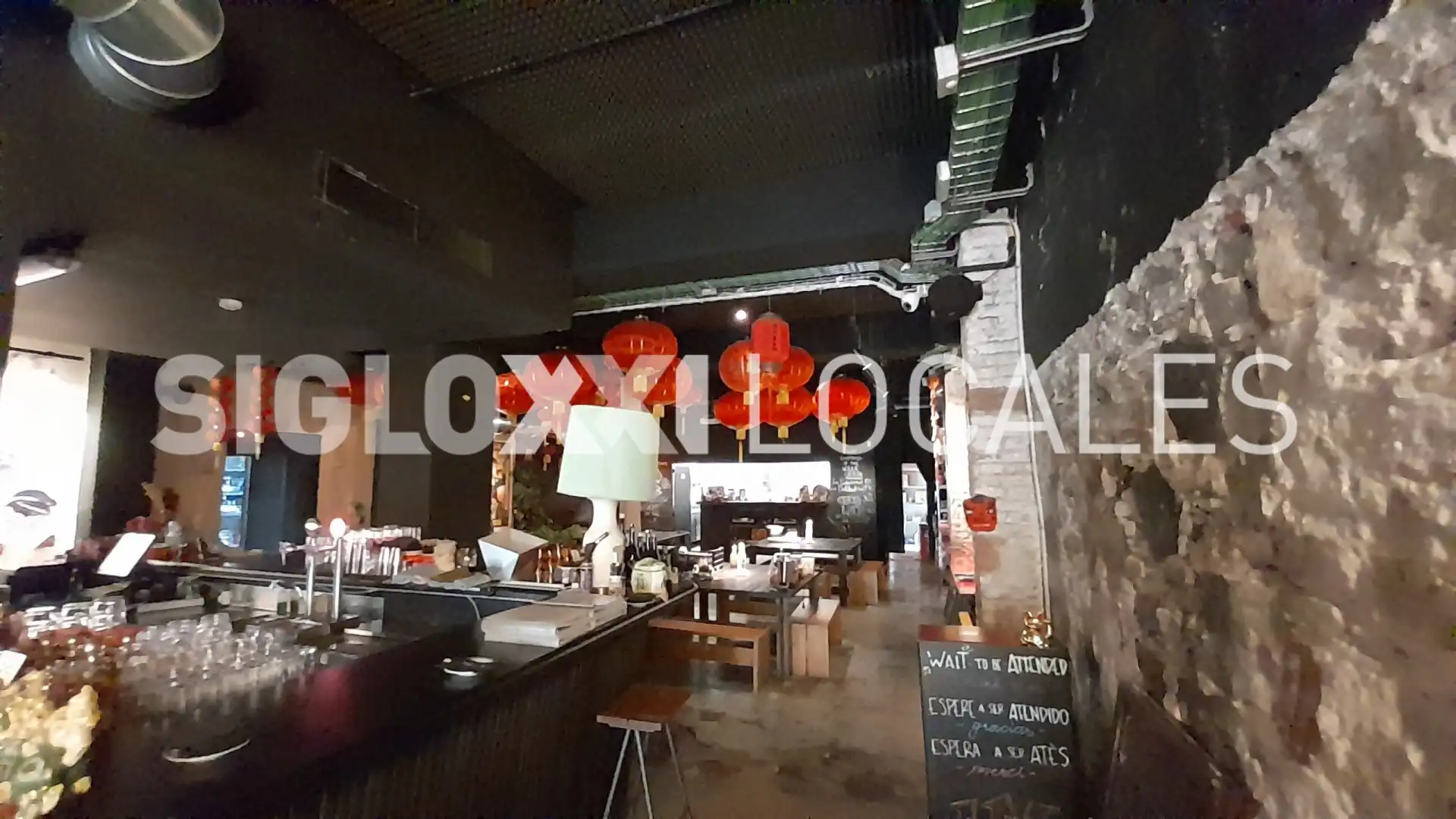 Local en traspaso en COMTE BORRELL , Sant Antoni