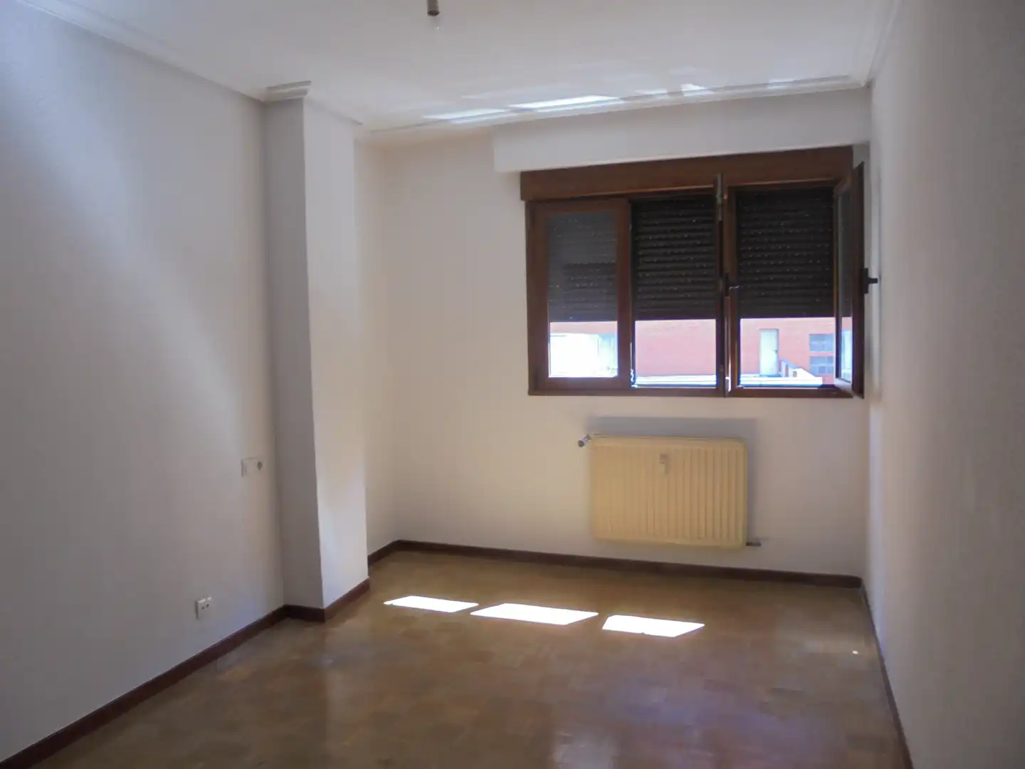 Habitación de Piso de alquiler en Avilés con Calefacción, Parquet y Horno