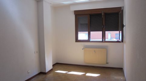 Foto 4 de Piso de alquiler en El Carbayedo - El Quirinal, Avilés