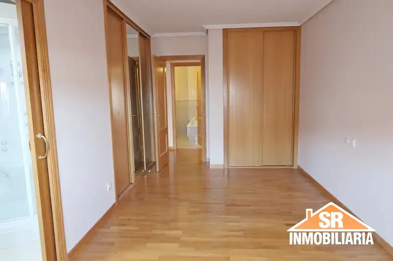 Habitación de Piso de alquiler en A Coruña Capital  con Calefacción, Parquet y Horno