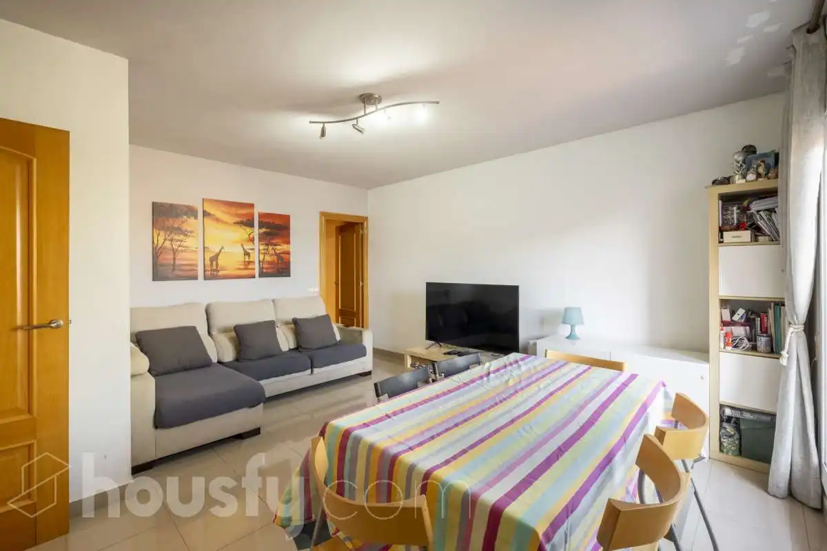 Living room of Attic for sale in L'Hospitalet de Llobregat  with Air Conditioner and Terrace