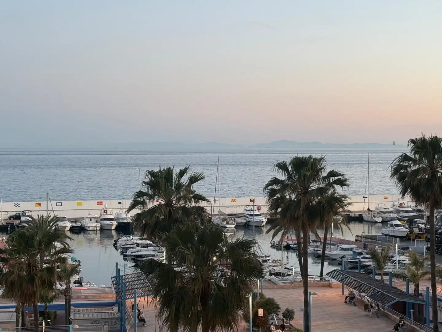 Wohnungen zum Verkauf in Marbella mit Klimaanlage, Möbliert und Balkon