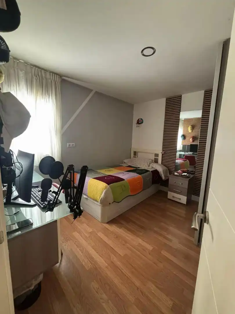 Habitación de Piso en venta en Peligros con Aire acondicionado, Terraza y Horno