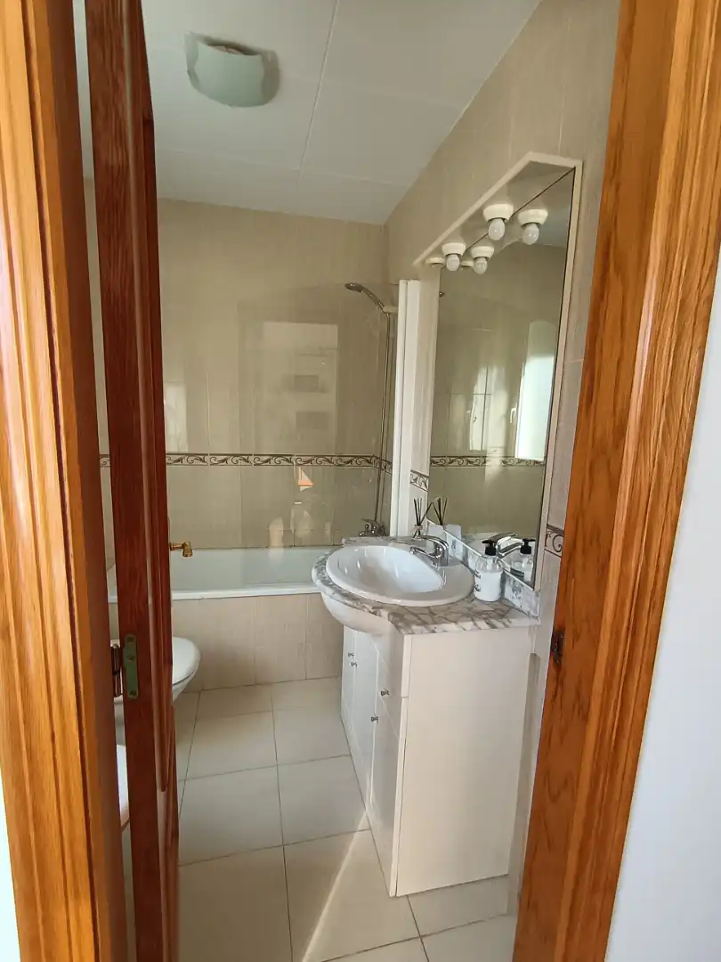 Baño de Estudio en venta en Benicarló con Aire acondicionado, Terraza y Amueblado