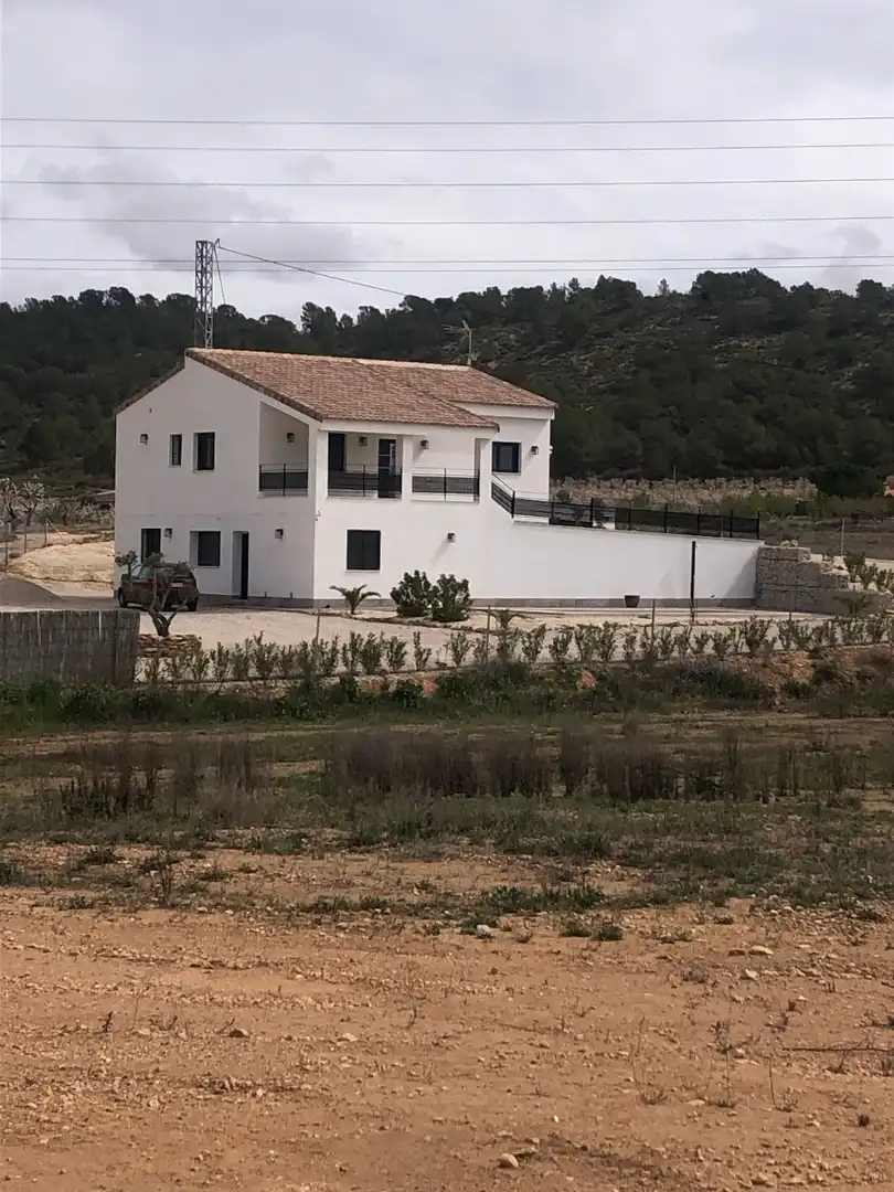 Casa amb piscina en venda a El Pinós / Pinoso