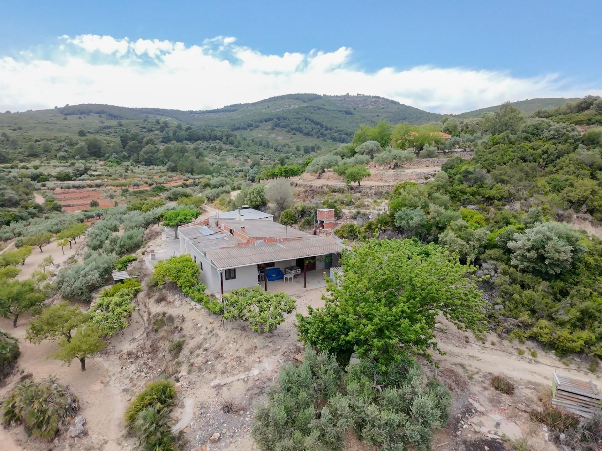 Vista exterior de Finca rústica en venda en Benlloch amb Calefacció, Jardí privat i Terrassa