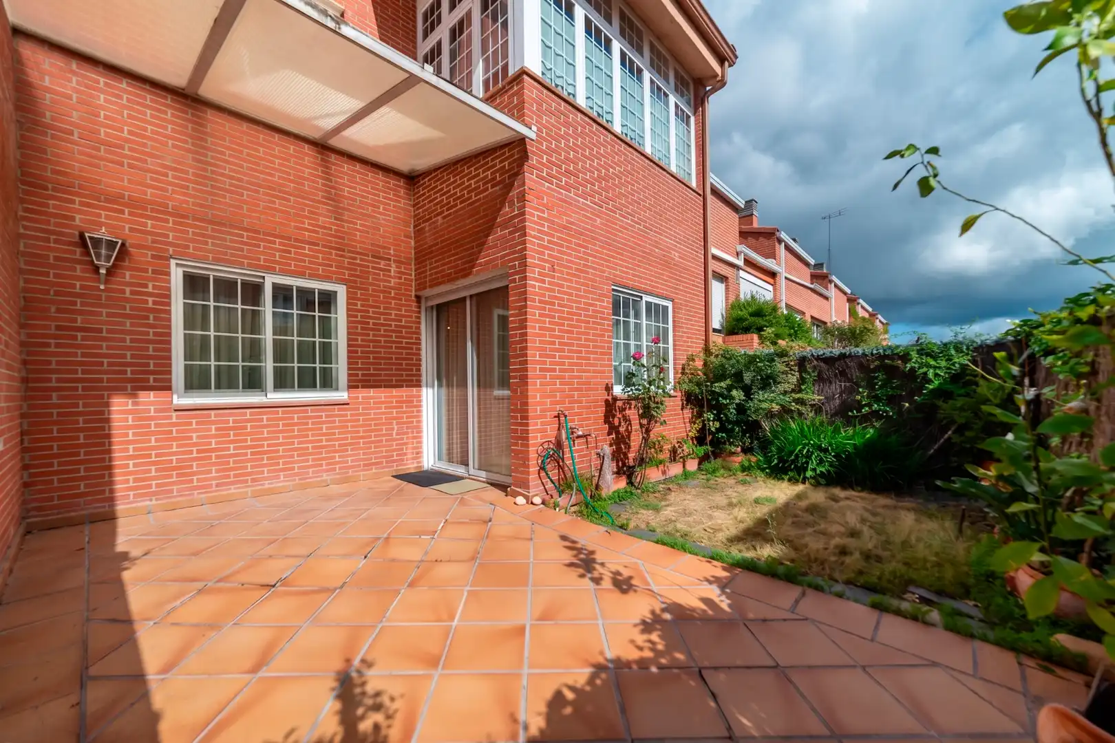 Jardín de Casa adosada en venta en Madrid con Aire acondicionado, Calefacción y Jardín privado