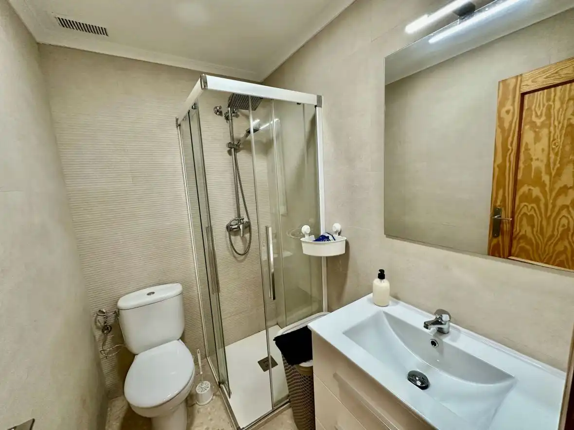 Baño de Apartamento en venta en Elche / Elx con Calefacción, Terraza y Piscina