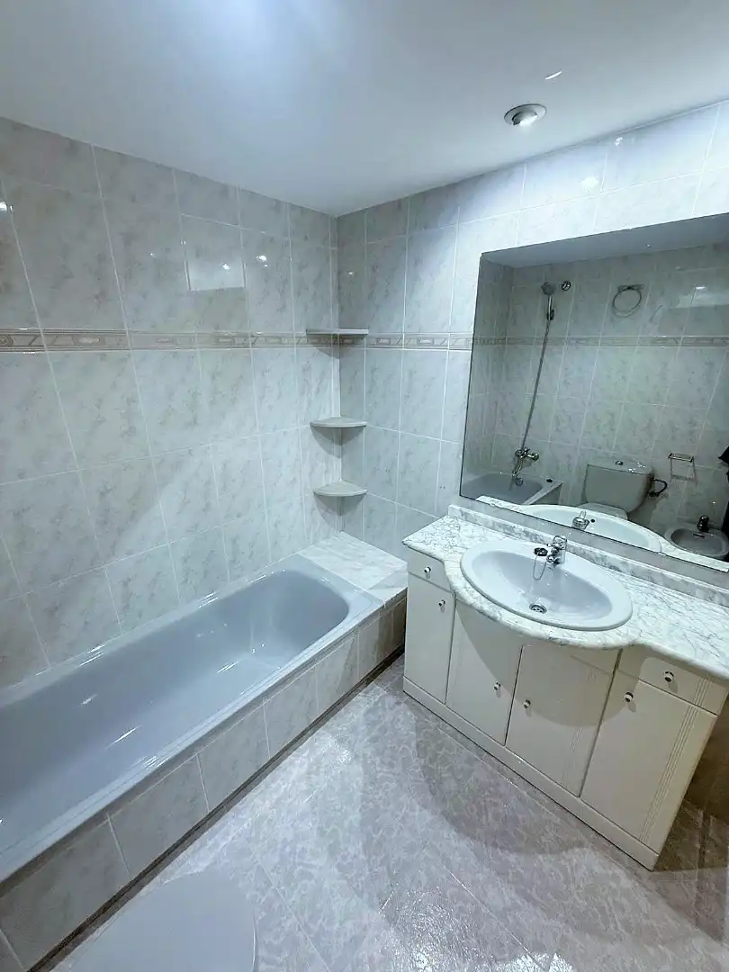 Appartamento con terrazza in affitto a Calle Maximiliano Thous, imagen 24