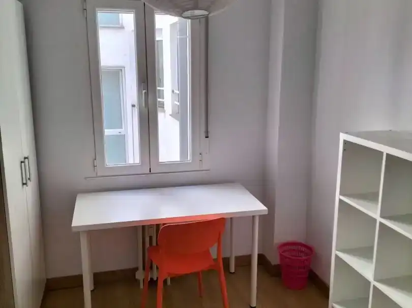 Habitación de Piso para compartir en León Capital  con Parquet, Amueblado y Balcón