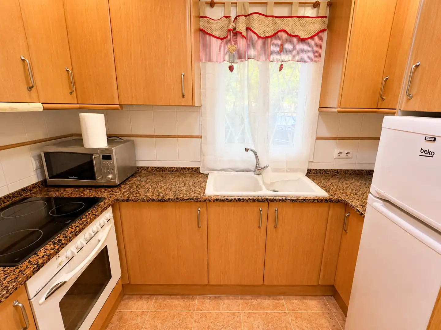 Cocina de Apartamento en venta en Santa Susanna con Terraza, Horno y Piscina comunitaria
