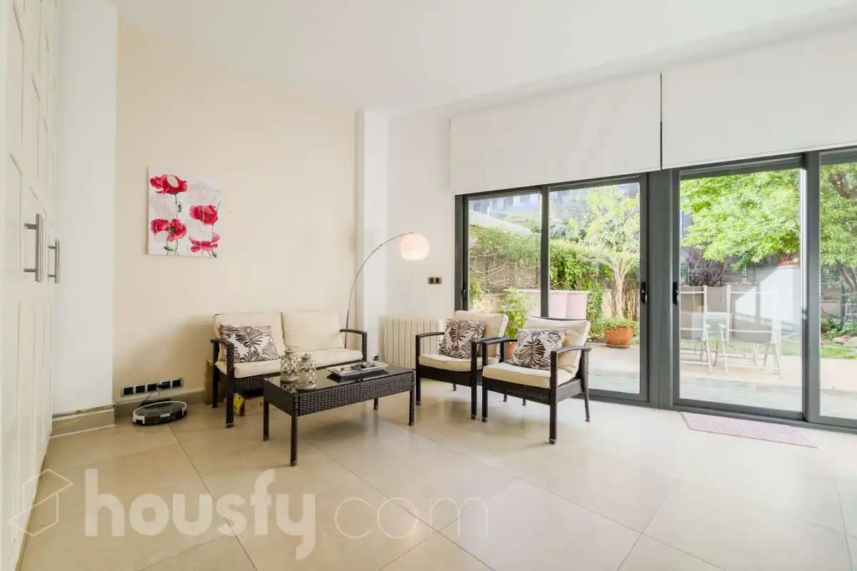 Sala de estar de Casa o chalet en venta en Barcelona con Aire acondicionado, Calefacción y Jardín privado